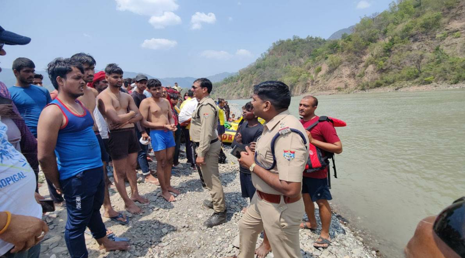 गंगा में नहाते समय डूब गया महाराष्ट्र का एक श्रद्धालु, Rishikesh चीला नहर में बह गए दिल्ली के दो पर्यटक।