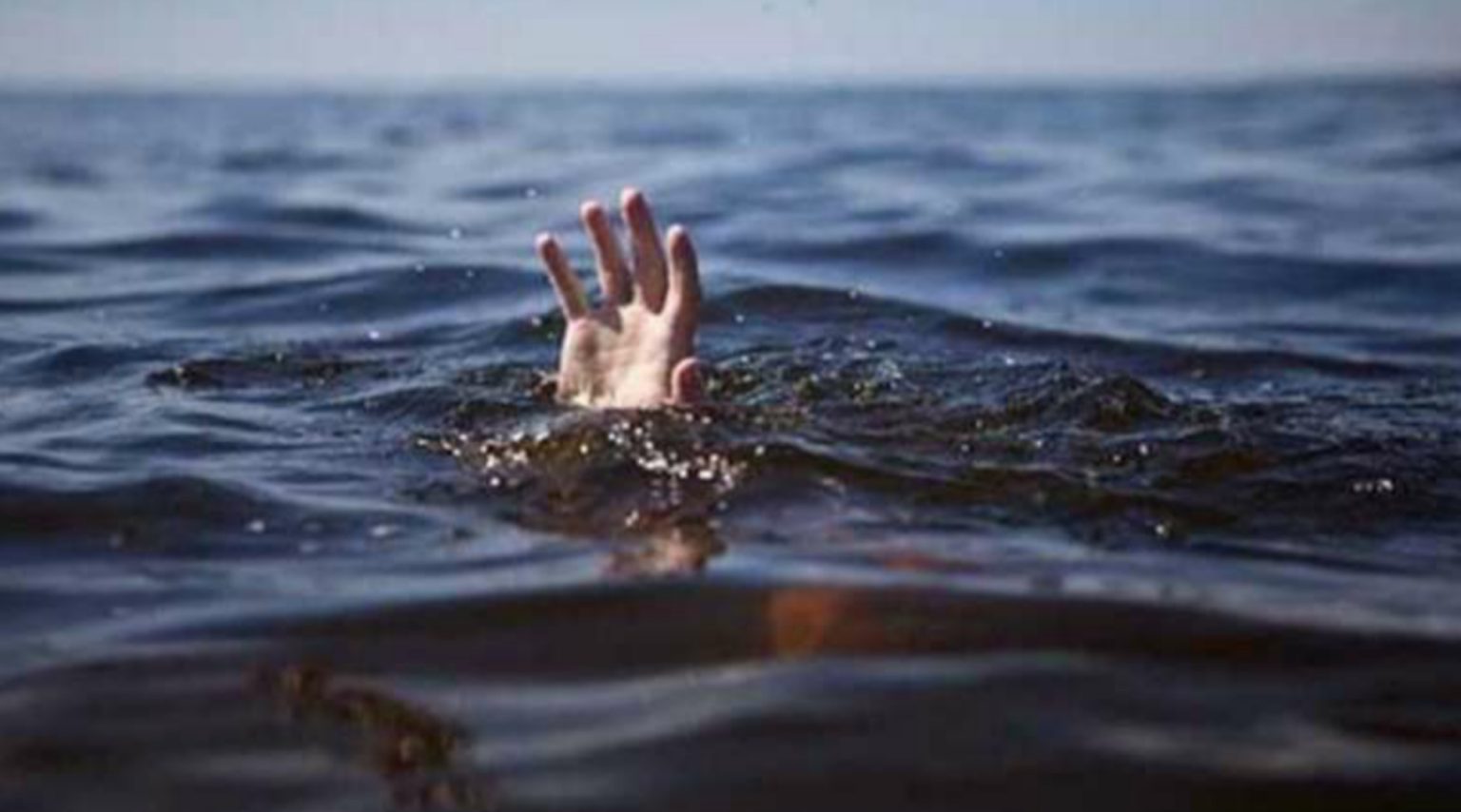 पानी पीने गई 13 वर्षीय बालिका डूबी नदी की तेज धारा में, लगातार तलाश में जुटी एसडीआरएफ टीम।