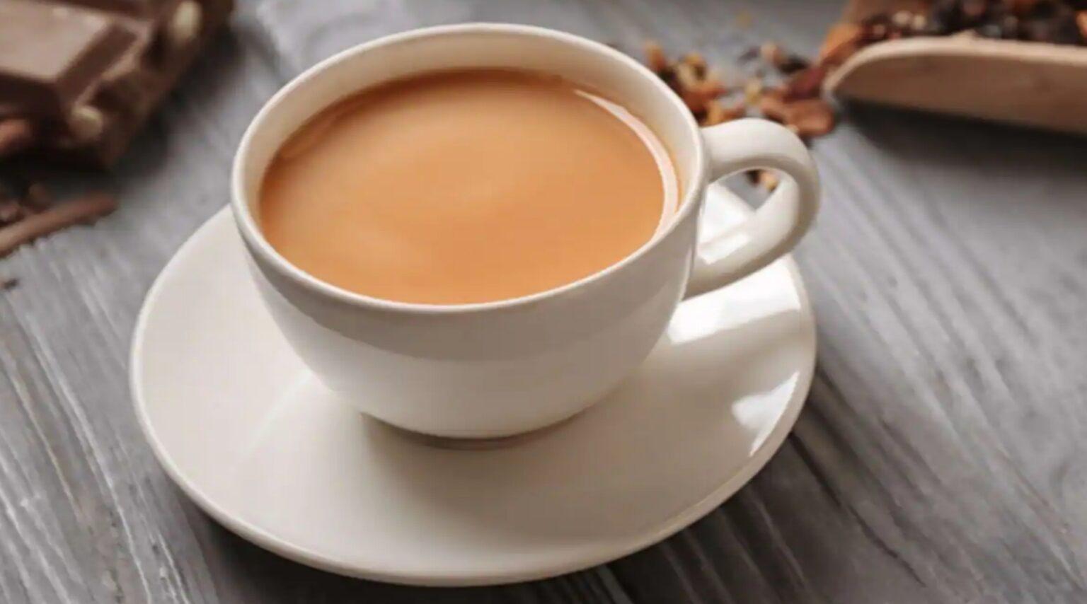 अगर आप भी पीतें हैं दोबारा गर्म करके चाय तो हो जाएं सावधान, आपकी सेहत के लिए है हानिकारक।